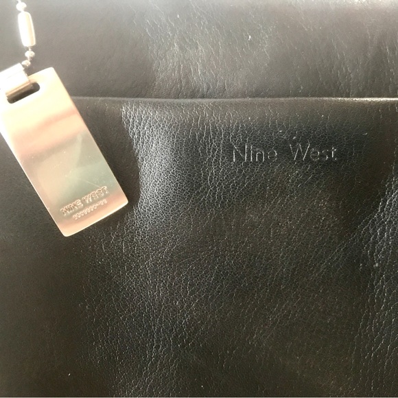 Vintage Nine West Black Leather Shoulder Bag/Crossbody - Picture 2 of 9
